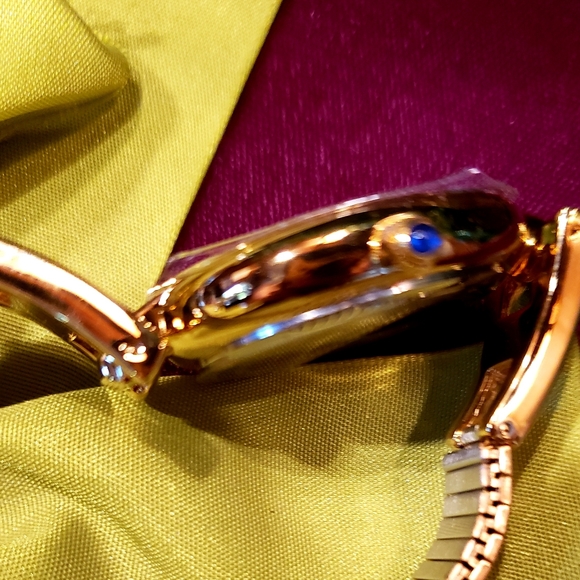 VTG AVON Crystal Accent Quartz Wrist Watch Large Face - NIB - Picture 5 of 12